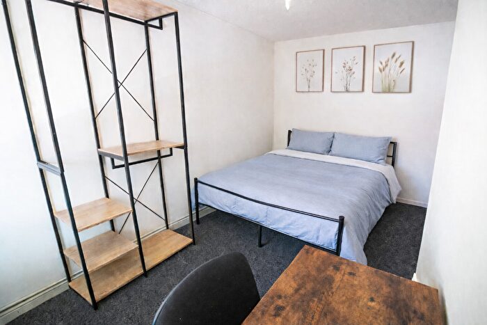 3 Bedroom Town House To Rent In Portland Road, Nottingham, NG7