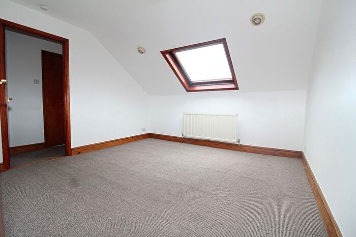 1 Bedroom Flat To Rent In Luton Road, Chatham, Kent, ME4