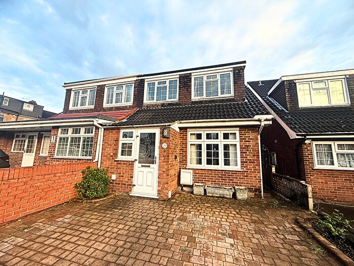 4 Bedroom Semi-Detached House To Rent In Tryfan Close, Ilford, IG4