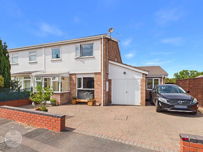 4 Bedroom Semi-Detached House For Sale In Fieldway, Hereford, HR1