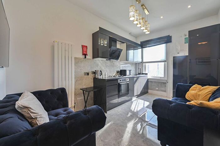 1 Bedroom Flat To Rent In Earls Court, Earls Court, London, SW5