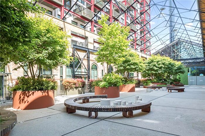 2 Bedroom Apartment For Sale In Windsor Square, Woolwich, London, SE18