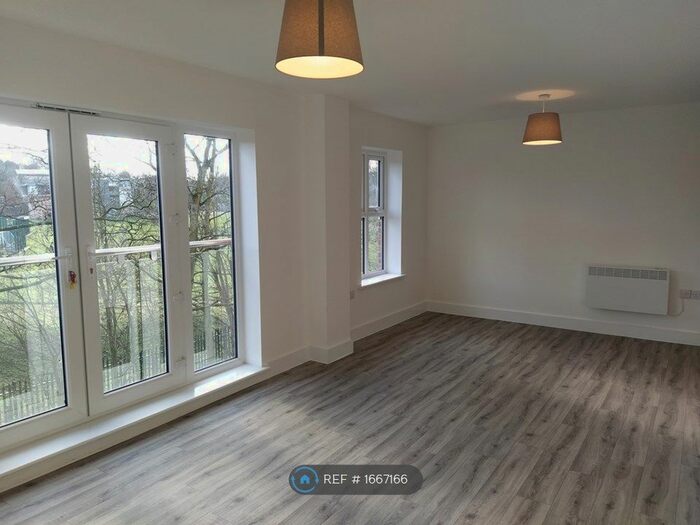 2 Bedroom Flat To Rent In Haldene Road, Macclesfield, SK11