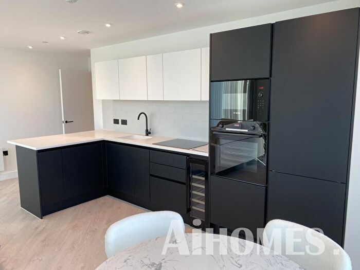 2 Bedroom Apartment To Rent In Vista River Garden, Vista River Tower, Trinity Way, M3