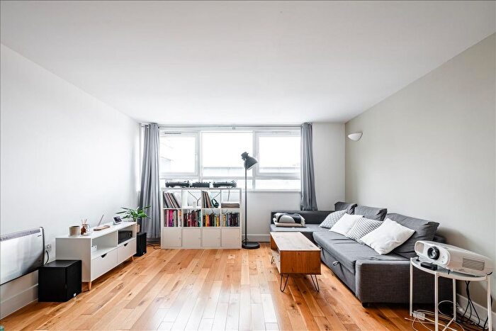 2 Bedroom Flat For Sale In Richmond Road, London Fields, E8