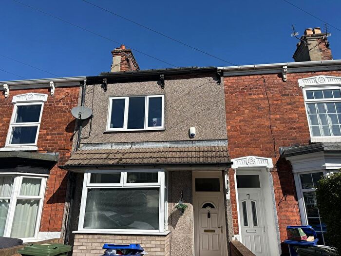 3 Bedroom Terraced House For Sale In Kettlewell Street, Grimsby, DN32