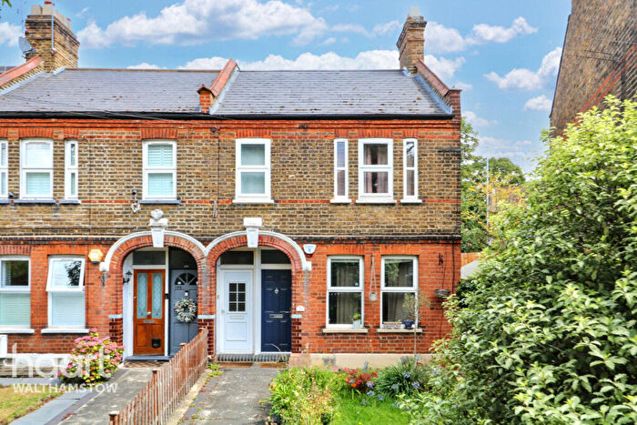 3 Bedroom Maisonette For Sale In Warner Road, Walthamstow, E17