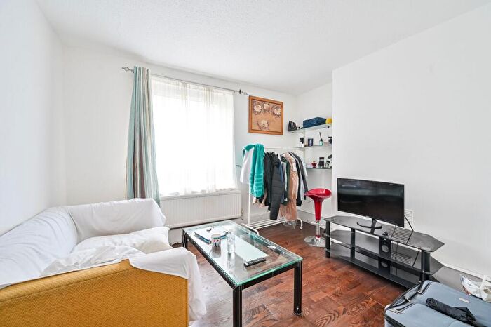 1 Bedroom Flat To Rent In Kinglake Street, Elephant And Castle, London, SE17