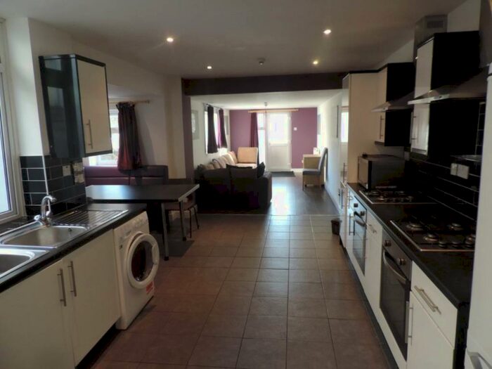 9 Bedroom House To Rent In Miskin Street, CF24