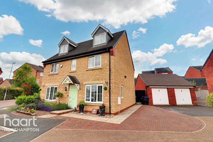 5 Bedroom Detached House For Sale In Eider Close, Northampton, NN4