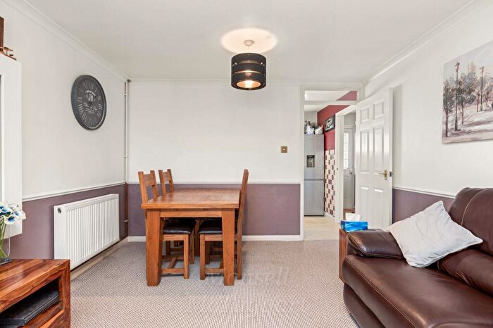 3 Bedroom End Of Terrace House For Sale In Seaford Road, Crawley, RH11