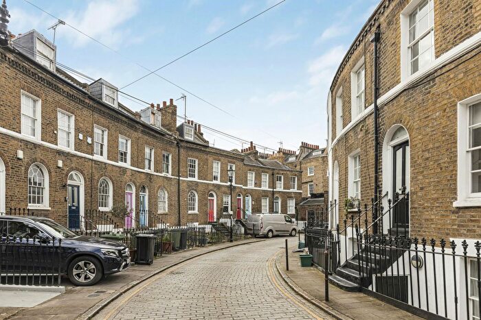 3 Bedroom Terraced House To Rent In Keystone Crescent, London, N1