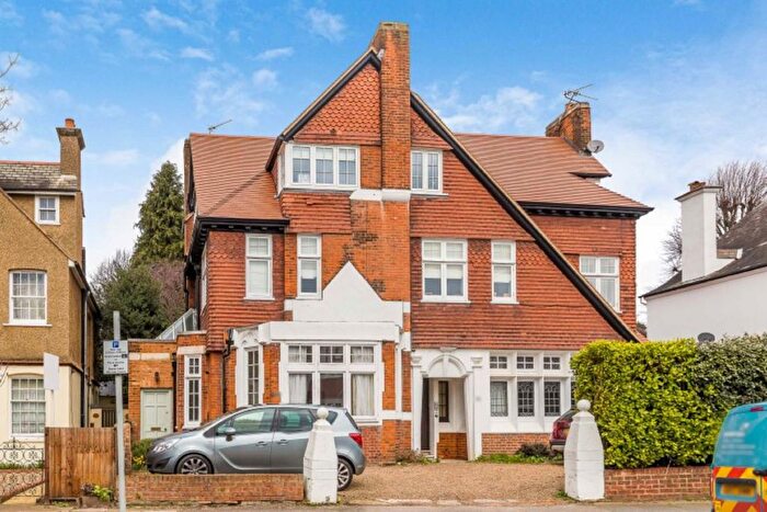 1 Bedroom Flat To Rent In Woodside, London, SW19