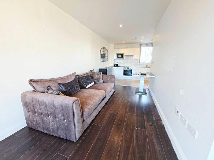 1 Bedroom Flat To Rent In Wellstones, Watford, WD17