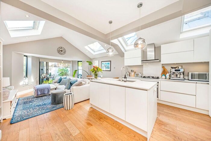 2 Bedroom Flat For Sale In Mexfield Road, Putney, SW15