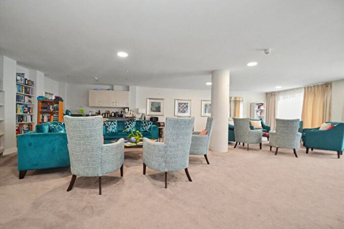 2 Bedroom Flat For Sale In Broadstone, BH18 - Photo 12
