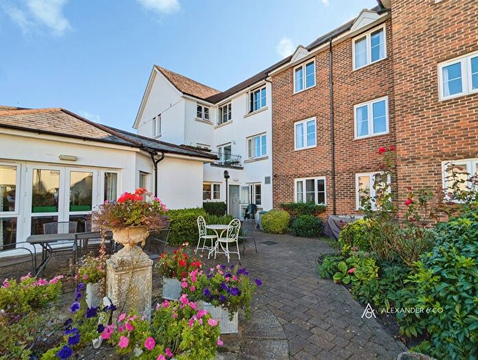 2 Bedroom Flat To Rent In Saxon Court, Wessex Way, Bicester, OX26
