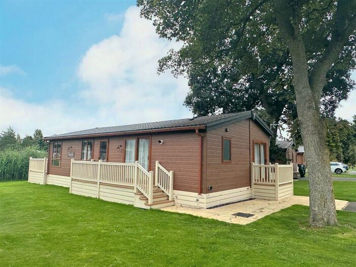 2 Bedroom Mobile/park Home For Sale In Allerthorpe, York, YO42