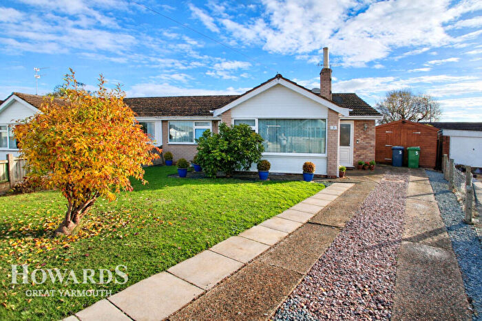 3 Bedroom Semi-Detached Bungalow For Sale In Meadow Close, Hemsby, NR29