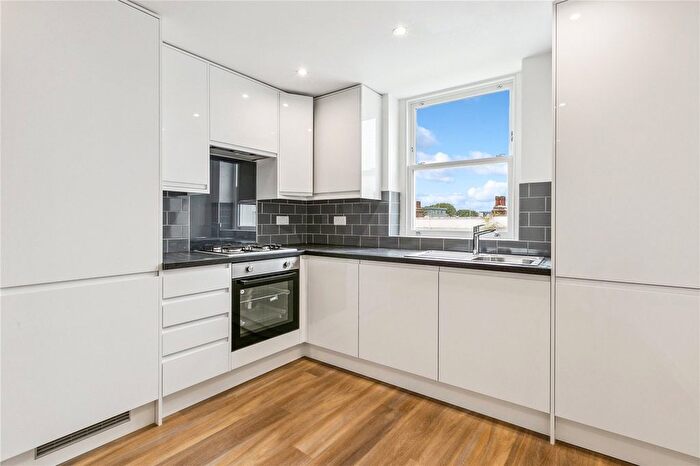 1 Bedroom Flat To Rent In Disraeli Road, Putney Hill, SW15