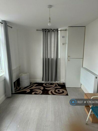 2 Bedroom Flat To Rent In St. Marys Road, Ilford, IG1