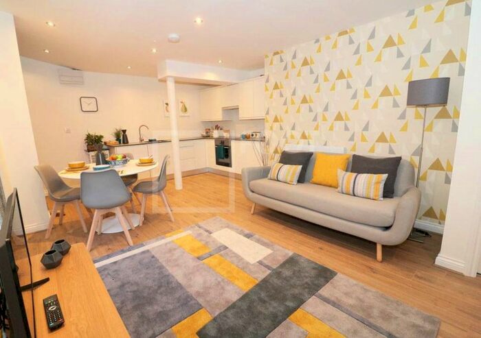 1 Bedroom Flat To Rent In Albion House, Hick Street, Bradford, BD1