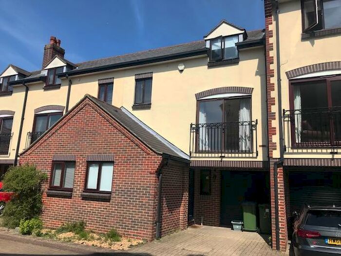 3 Bedroom House To Rent In Mayfair Gardens, Banister Park, SO15