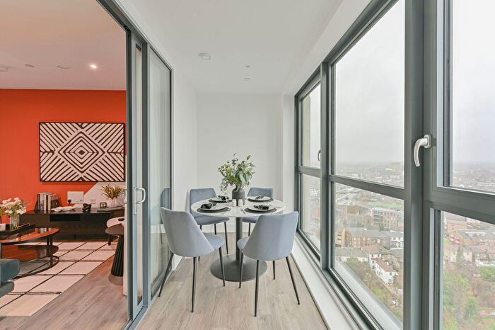 2 Bedroom Flat For Sale In London Square Croydon, Croydon, CR0