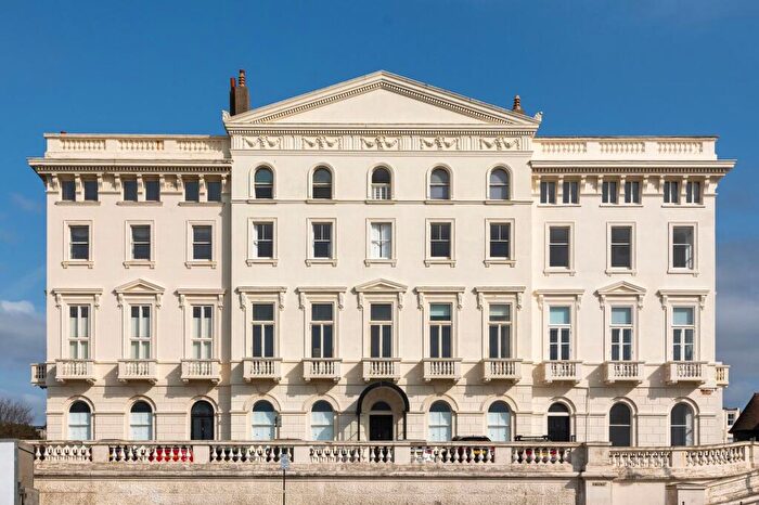 2 Bedroom Flat For Sale In Adelaide Crescent, Hove, BN3