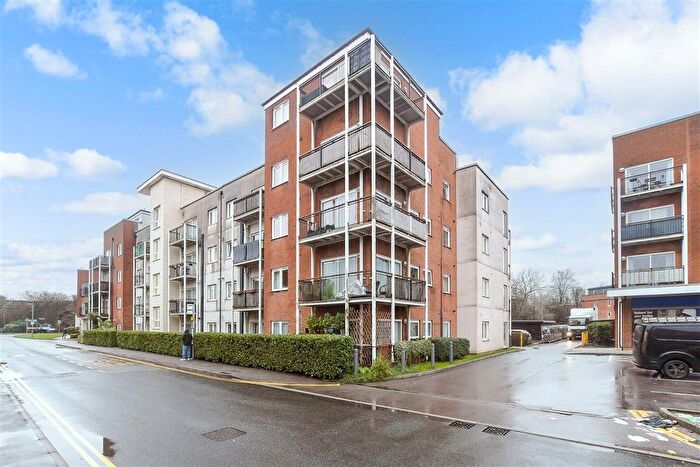 2 Bedroom Flat For Sale In Canalside, Redhill, Surrey, RH1