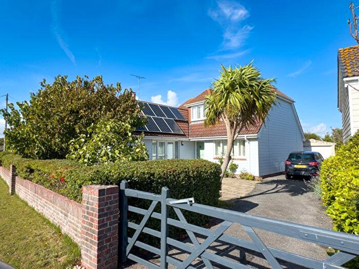 4 Bedroom Detached House For Sale In Elm Drive, Elmer Sands, PO22