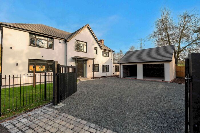 5 Bedroom Detached House For Sale In Hanbury Road Stoke Prior Bromsgrove, Worcestershire, B60