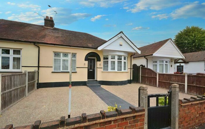 3 Bedroom Semi-Detached Bungalow To Rent In Suttons Avenue, Hornchurch, RM12