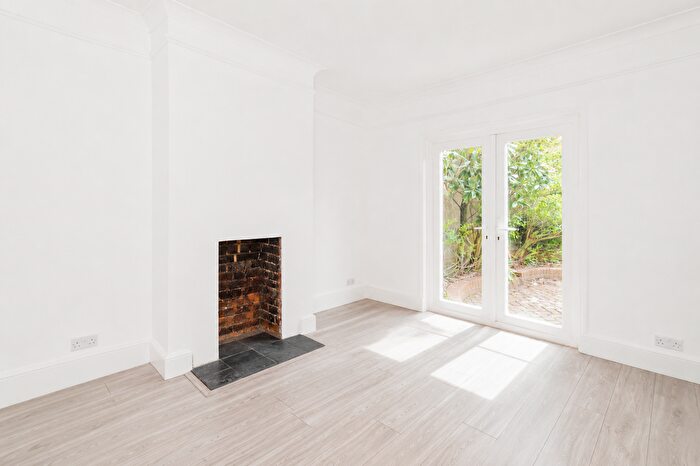 3 Bedroom Property To Rent In Blenheim Gardens, Southampton, SO17