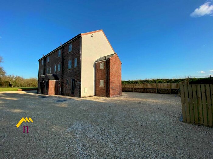 3 Bedroom Town House To Rent In Spring Cottages, Sugar Mill Po, Rawcliffe Bridge, Goole, DN14