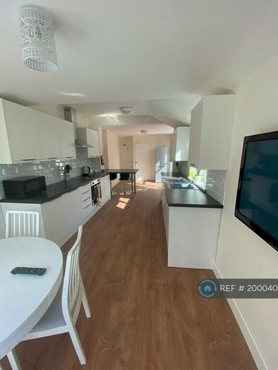 4 Bedroom Terraced House To Rent In Legsby Avenue, Grimsby, DN32