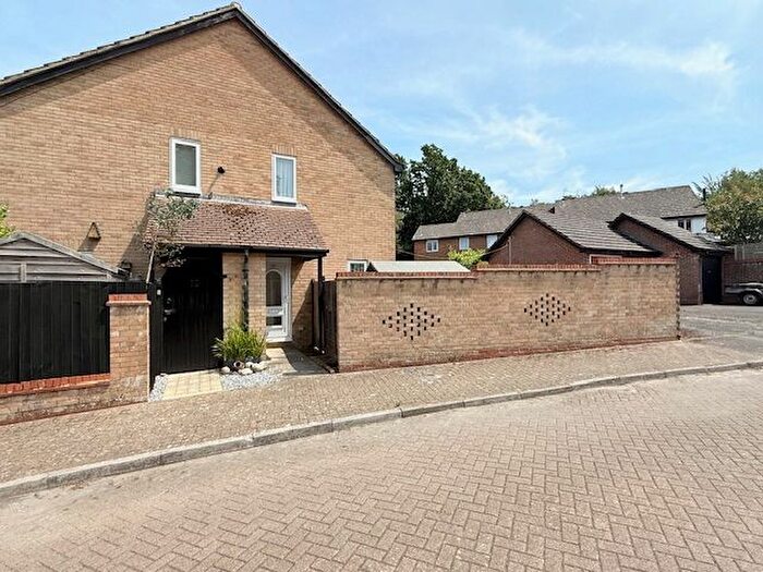 1 Bedroom Semi-detached House For Sale In The Brackens, Dibden Purlieu, SO45