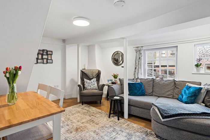 2 Bedroom Flat For Sale In High Street, Rickmansworth, WD3