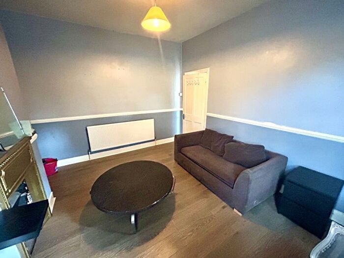 2 Bedroom Flat To Rent In Albert Road, Leyton, E10
