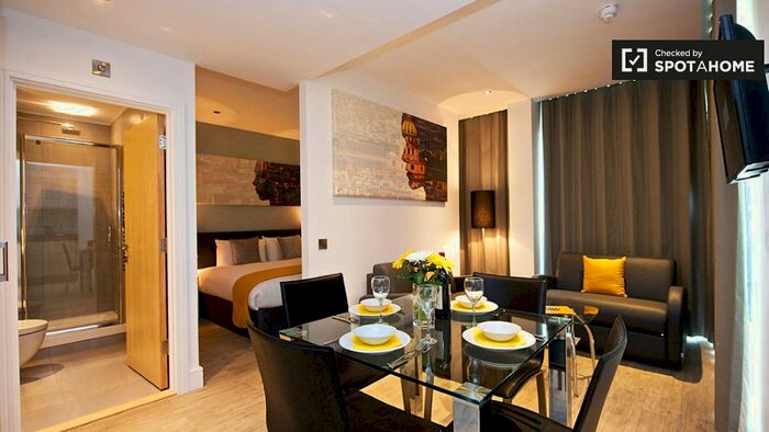 1 Bedroom Flat To Rent In Greenwich High Road, SE10