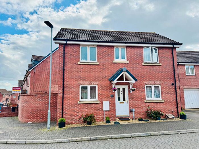 3 Bedroom Detached House For Sale In Malone Avenue, Swindon, SN25
