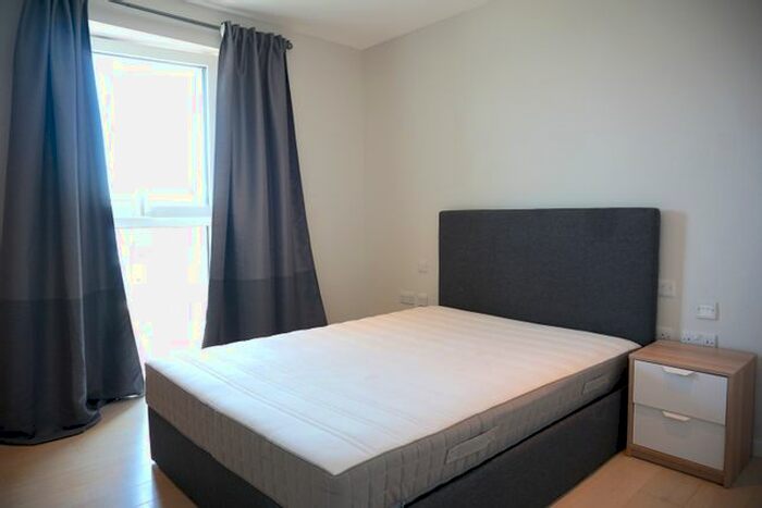 1 Bedroom Flat For Sale In Glasshouse Gardens, London, E20
