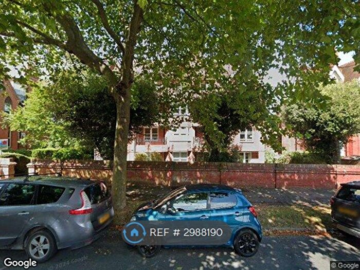 2 Bedroom Flat To Rent In Kesselville Court, Eastbourne, BN20