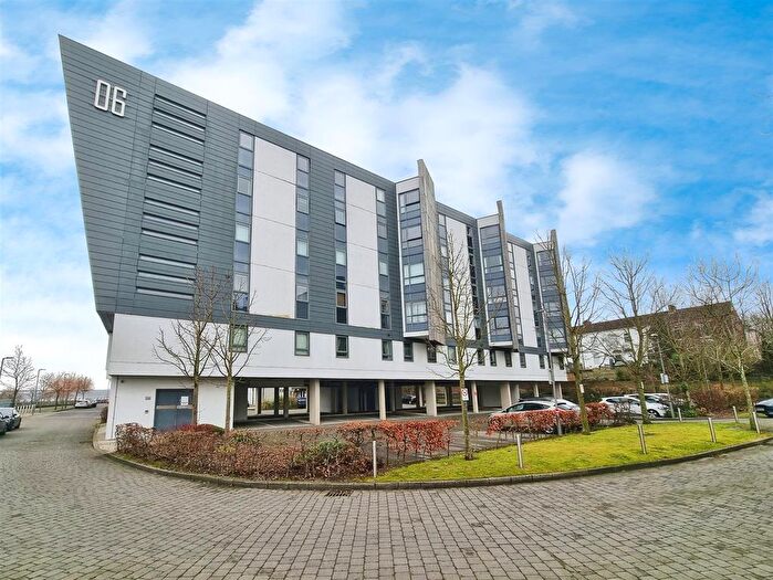 2 Bedroom Flat To Rent In The Decks, Runcorn, WA7