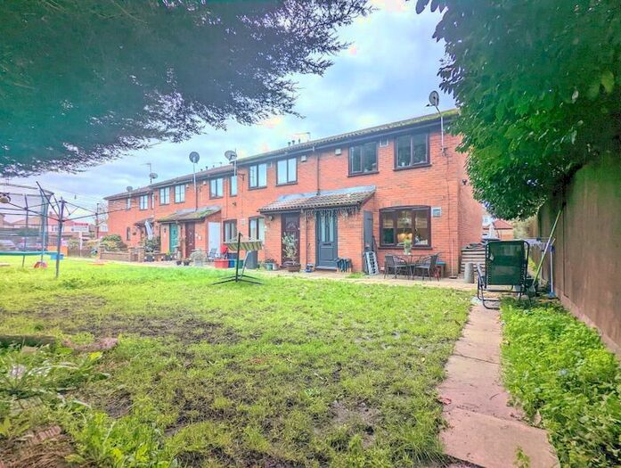 1 Bedroom Terraced House To Rent In Bishops Drive, Feltham, TW14