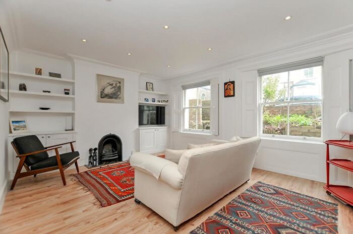 1 Bedroom Flat For Sale In Bouverie Road, Stoke Newington, London, N16