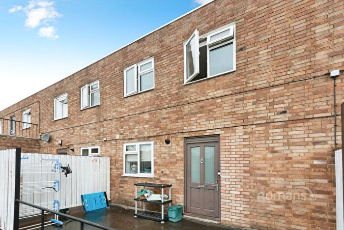 3 Bedroom Flat To Rent In The Parade, Frimley, Camberley, GU16
