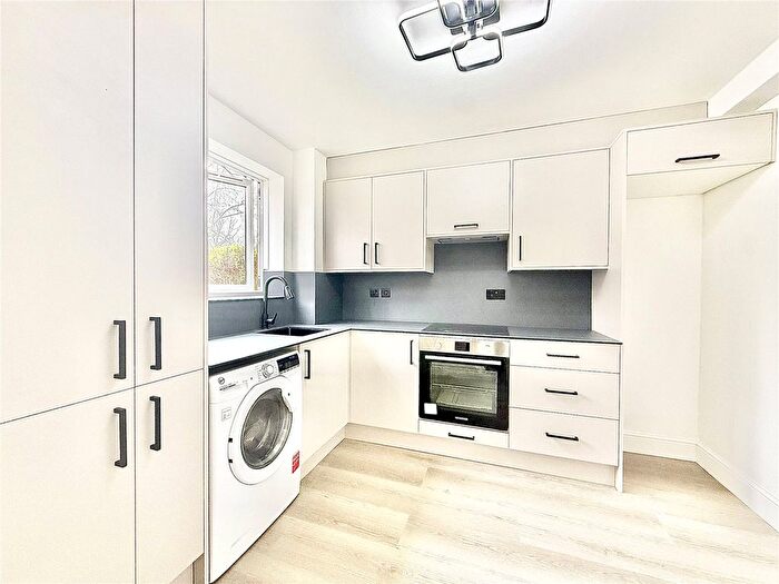2 Bedroom Flat To Rent In Azalea Close, Hanwell, London, W7