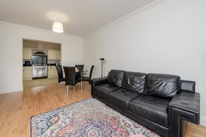 2 Bedroom Flat To Rent In Hartnell Court, Finchley Central, N3