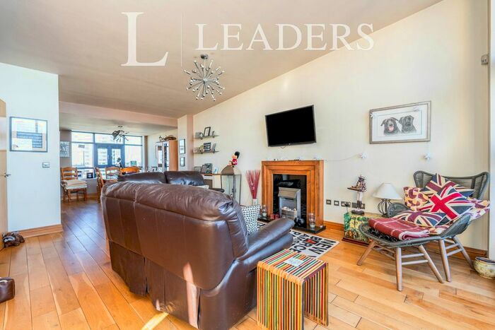 3 Bedroom Flat To Rent In Canute Road, Ocean Village, Southampton, SO14